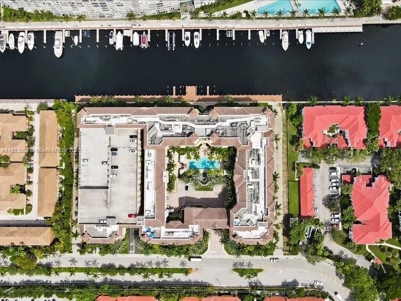 For Sale: $395,000 (2 beds, 2 baths, 1368 Square Feet)