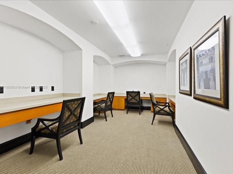 For Sale: $395,000 (2 beds, 2 baths, 1368 Square Feet)