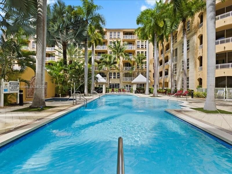 For Sale: $395,000 (2 beds, 2 baths, 1368 Square Feet)