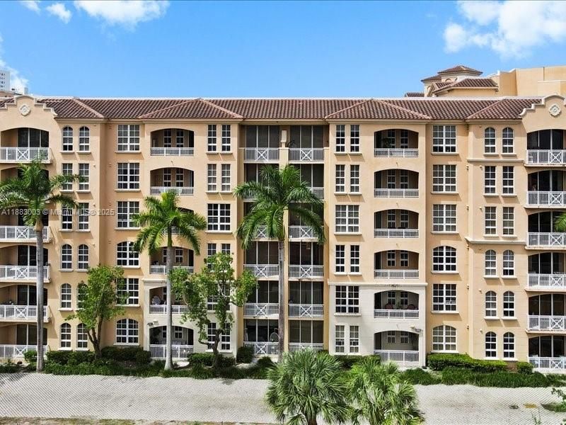 For Sale: $395,000 (2 beds, 2 baths, 1368 Square Feet)