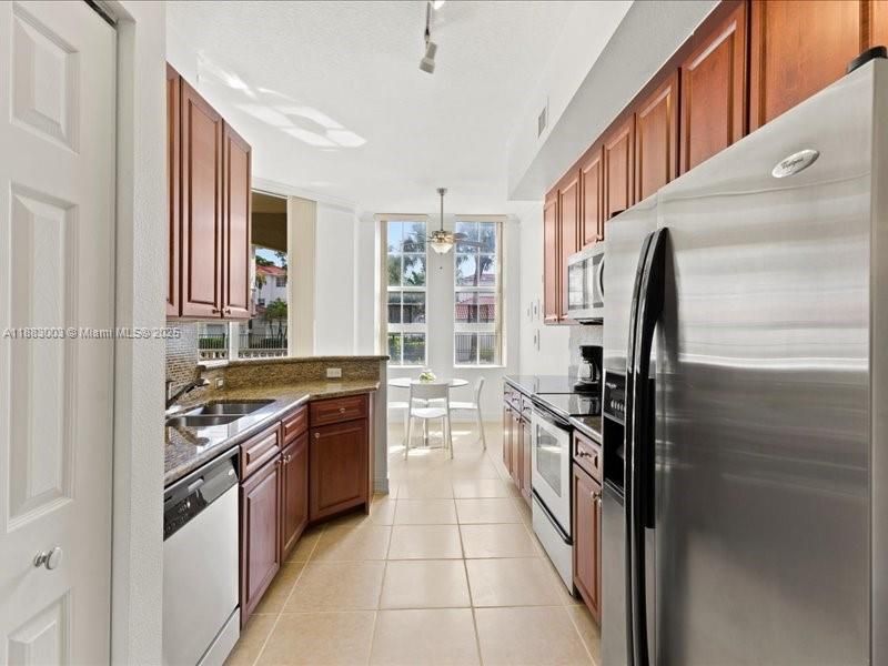 For Sale: $395,000 (2 beds, 2 baths, 1368 Square Feet)