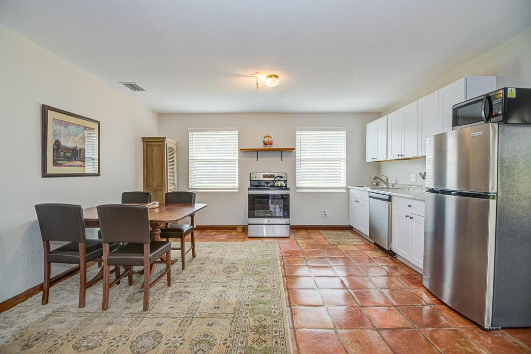 Eat-In Kitchen