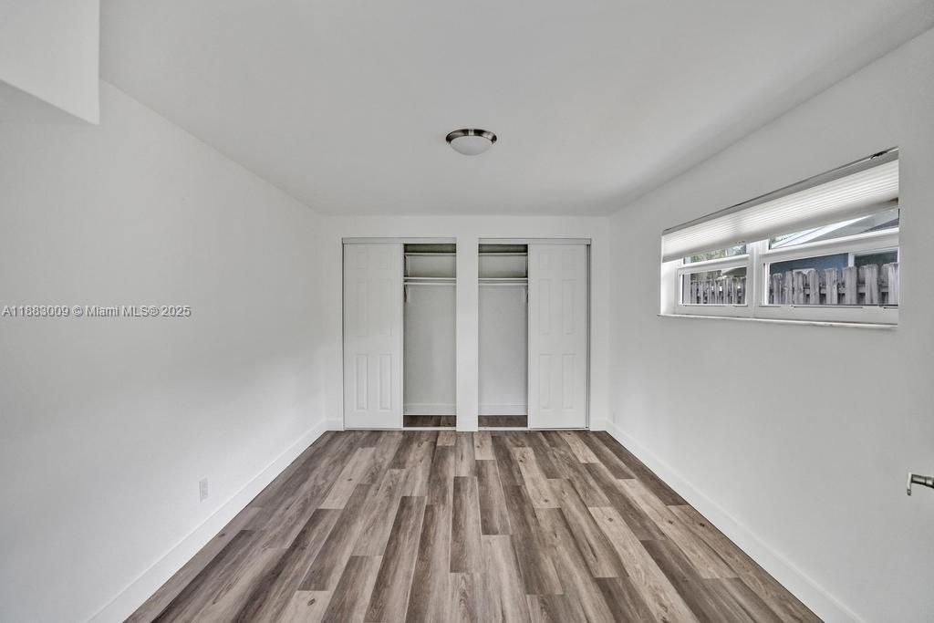 Под контрактом: $774,900 (4 спален, 2 ванн, 1985 Квадратных фут)