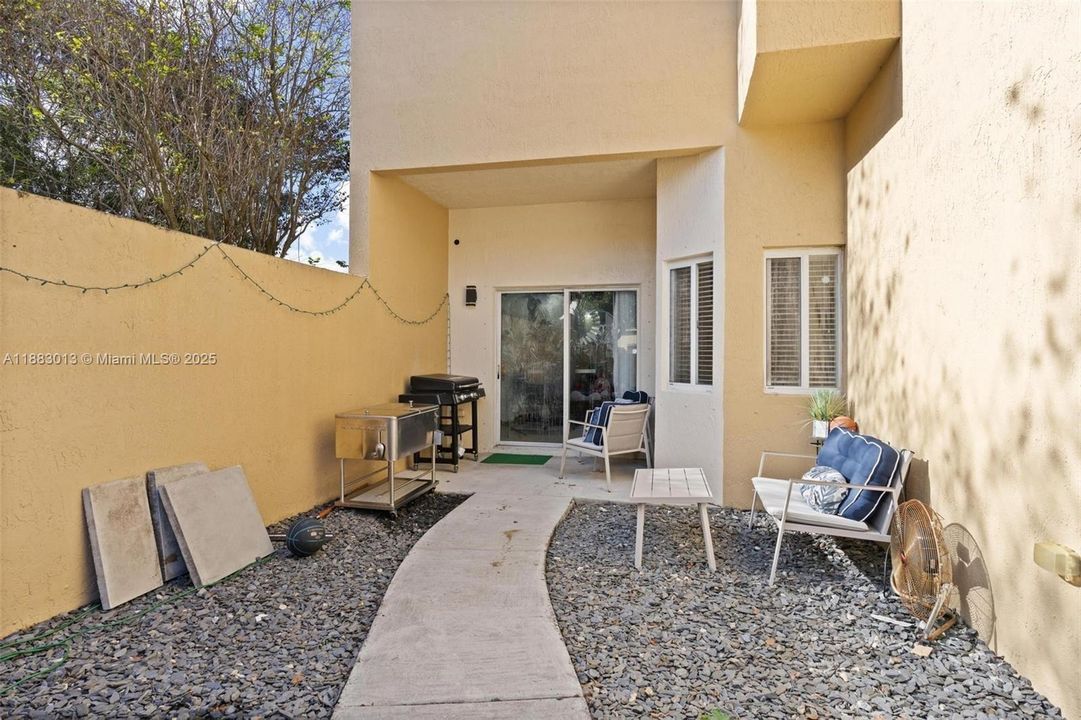 Active With Contract: $2,500 (4 beds, 3 baths, 1860 Square Feet)