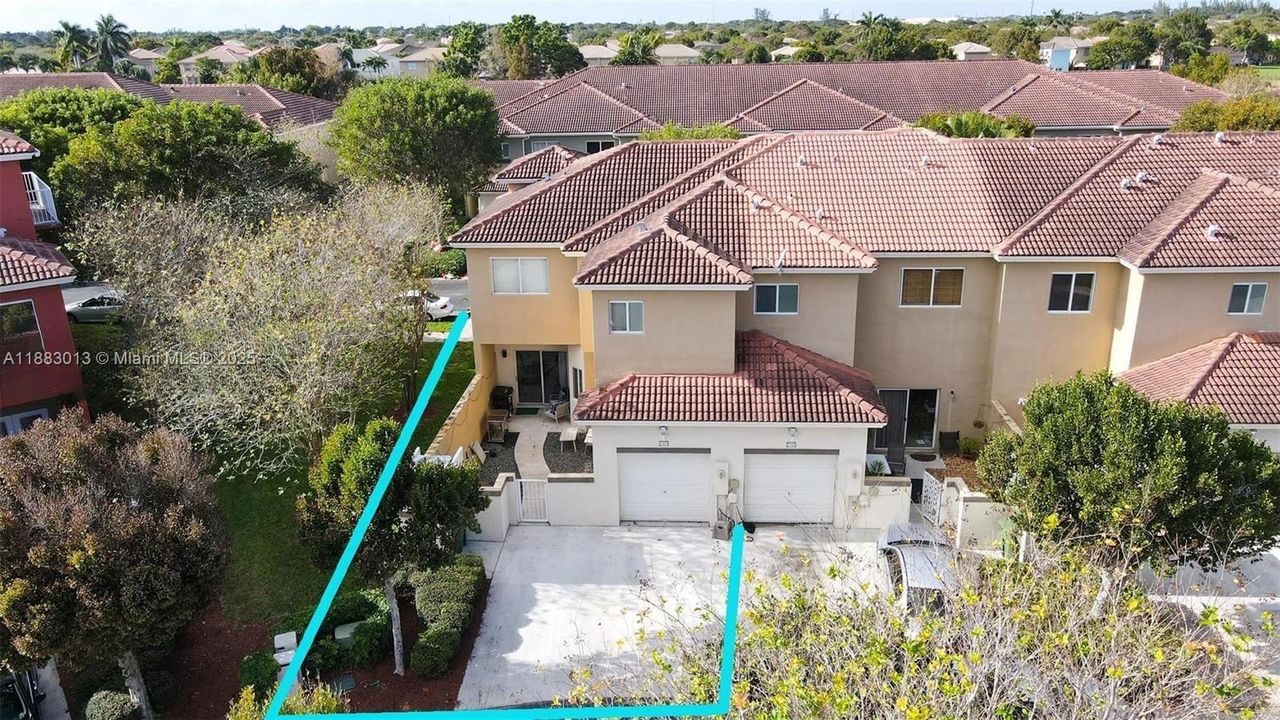 Active With Contract: $2,500 (4 beds, 3 baths, 1860 Square Feet)