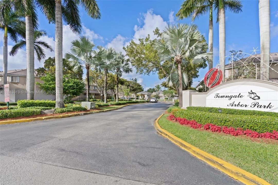 Active With Contract: $2,500 (4 beds, 3 baths, 1860 Square Feet)