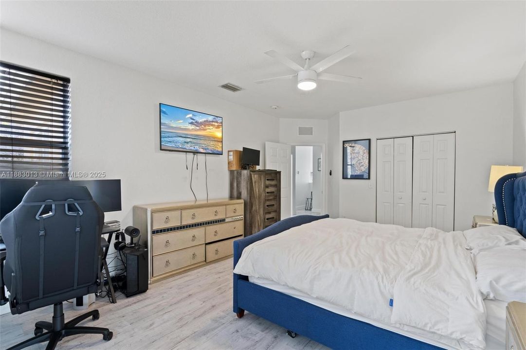 Active With Contract: $2,500 (4 beds, 3 baths, 1860 Square Feet)