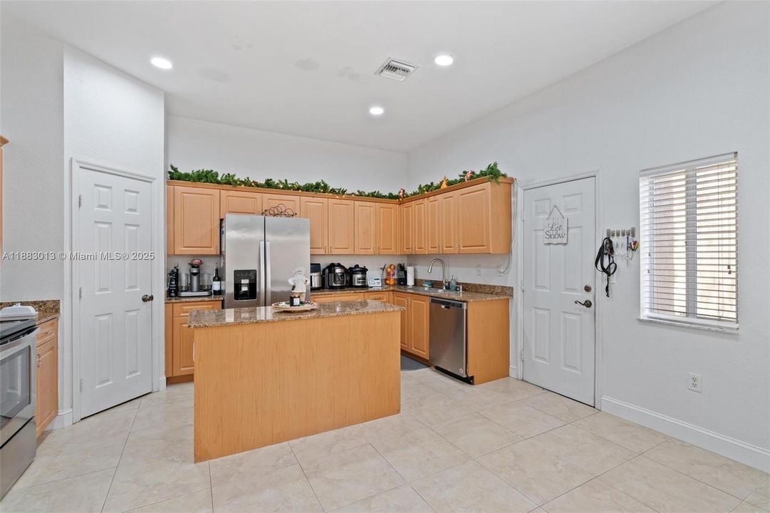 Active With Contract: $2,500 (4 beds, 3 baths, 1860 Square Feet)