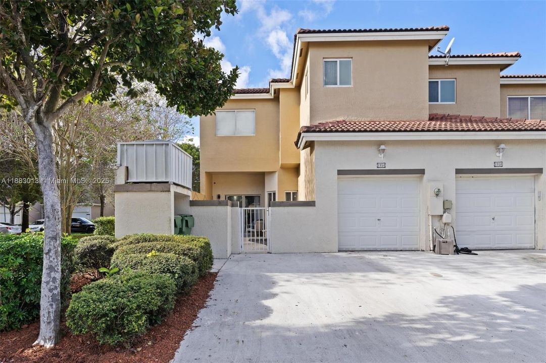 Active With Contract: $2,500 (4 beds, 3 baths, 1860 Square Feet)