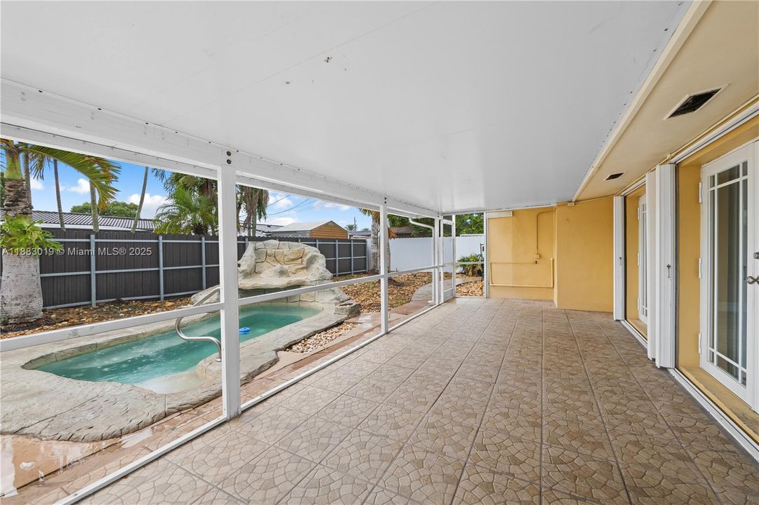 Recently Rented: $4,800 (5 beds, 3 baths, 1920 Square Feet)