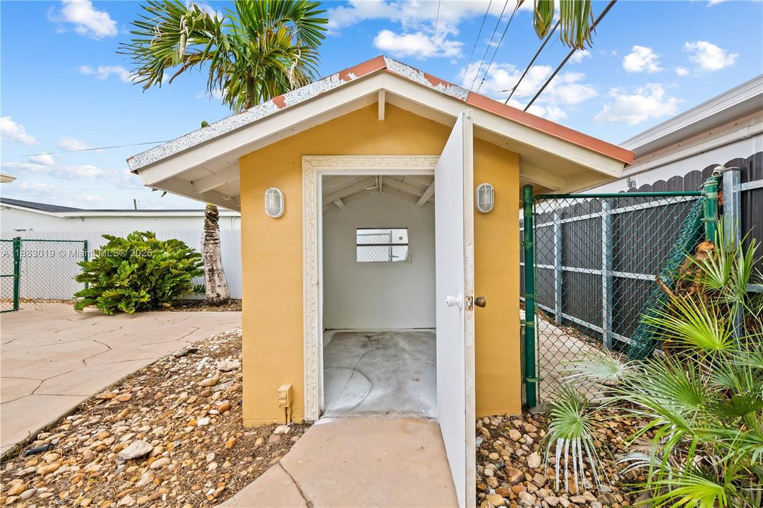 Recently Rented: $4,800 (5 beds, 3 baths, 1920 Square Feet)