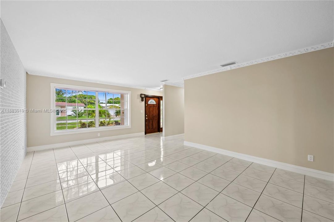 Recently Rented: $4,800 (5 beds, 3 baths, 1920 Square Feet)