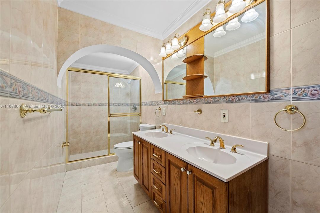 Recently Rented: $4,800 (5 beds, 3 baths, 1920 Square Feet)