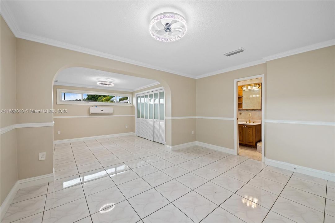 Recently Rented: $4,800 (5 beds, 3 baths, 1920 Square Feet)