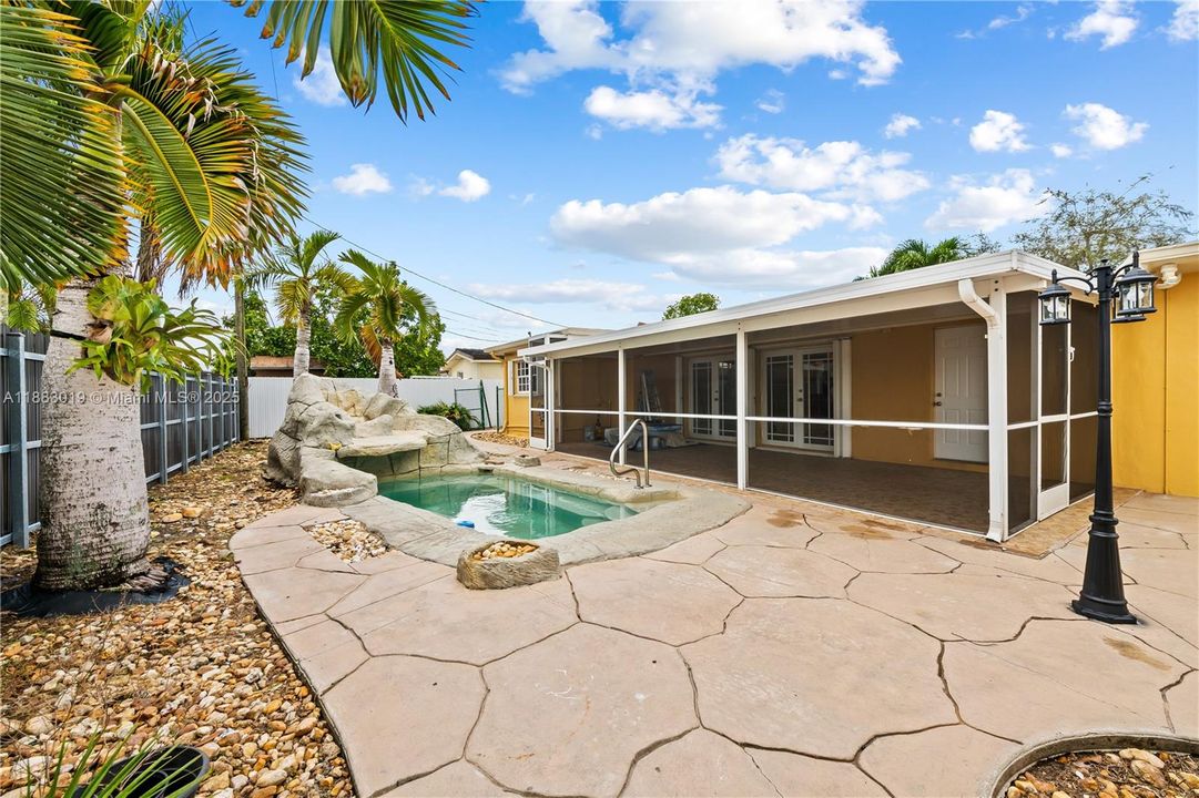 Recently Rented: $4,800 (5 beds, 3 baths, 1920 Square Feet)