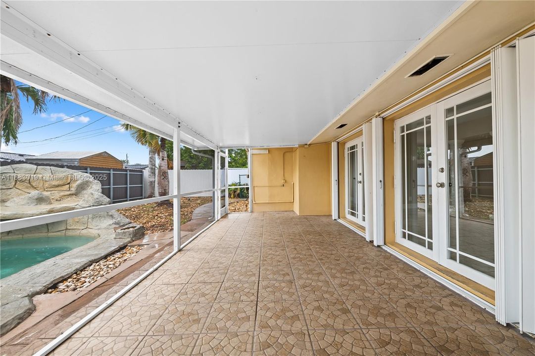 Recently Rented: $4,800 (5 beds, 3 baths, 1920 Square Feet)