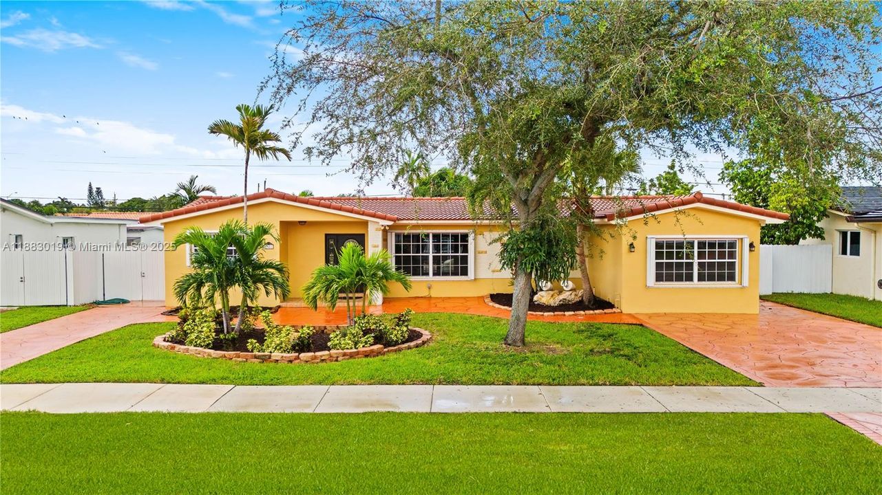 Recently Rented: $4,800 (5 beds, 3 baths, 1920 Square Feet)