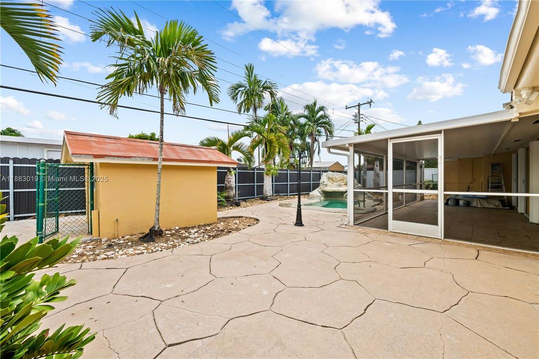 Recently Rented: $4,800 (5 beds, 3 baths, 1920 Square Feet)