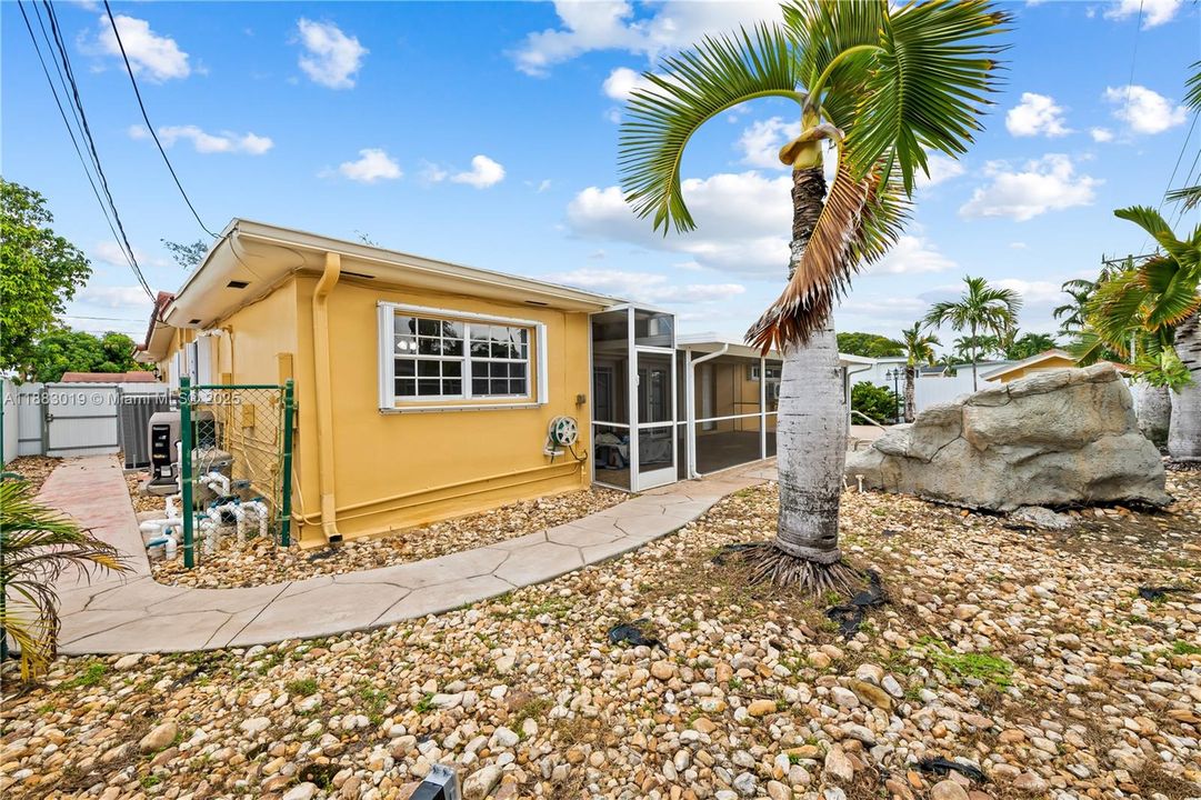 Recently Rented: $4,800 (5 beds, 3 baths, 1920 Square Feet)