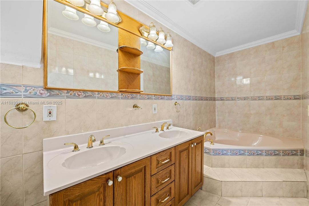 Recently Rented: $4,800 (5 beds, 3 baths, 1920 Square Feet)