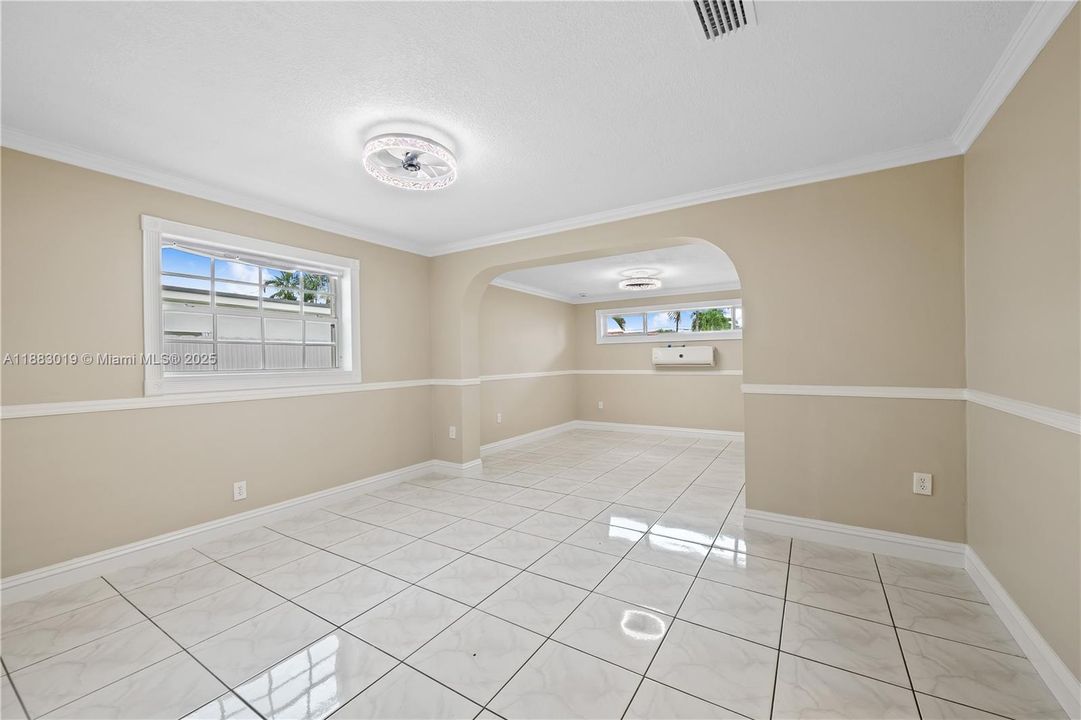 Recently Rented: $4,800 (5 beds, 3 baths, 1920 Square Feet)