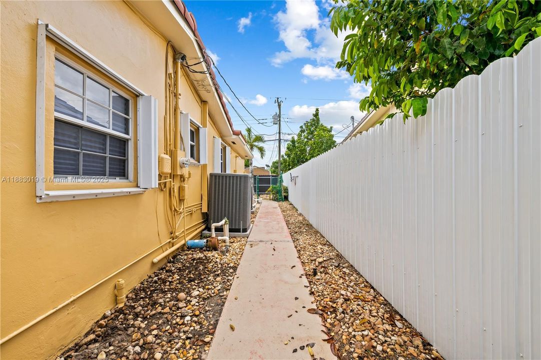 Recently Rented: $4,800 (5 beds, 3 baths, 1920 Square Feet)