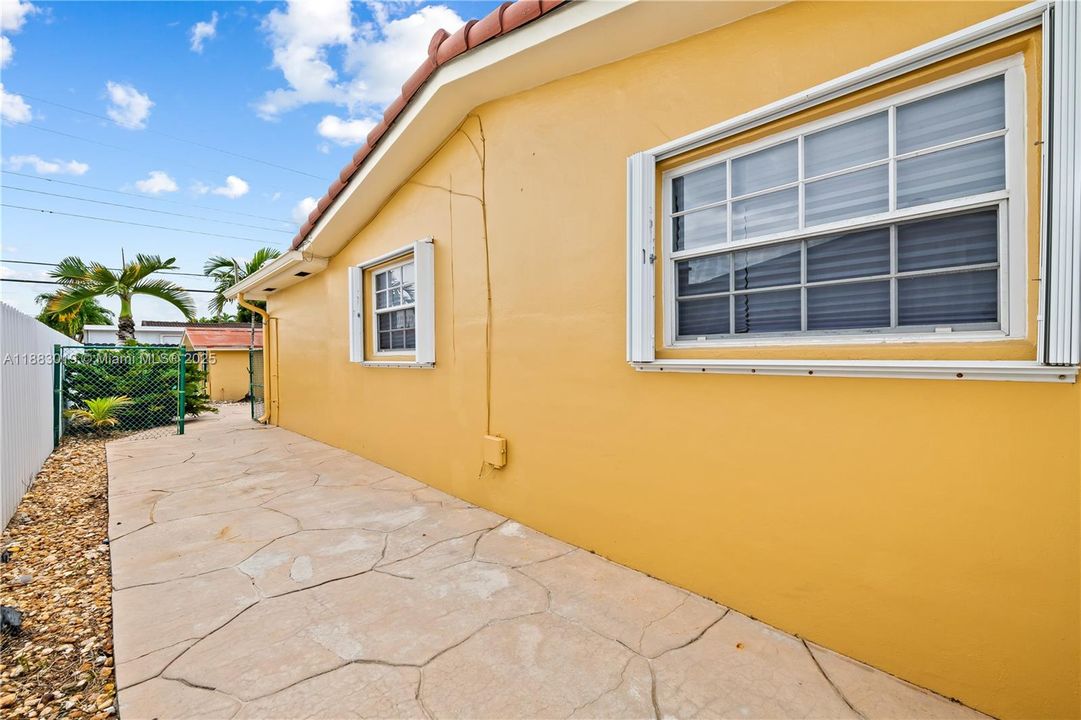 Recently Rented: $4,800 (5 beds, 3 baths, 1920 Square Feet)