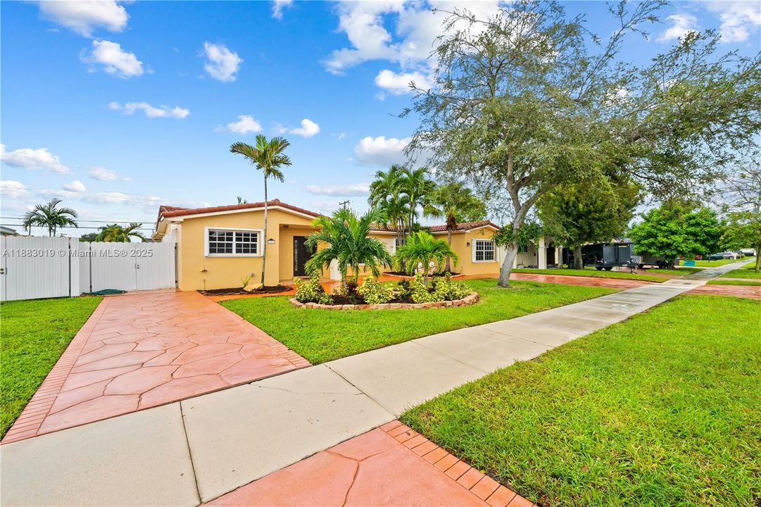 Recently Rented: $4,800 (5 beds, 3 baths, 1920 Square Feet)