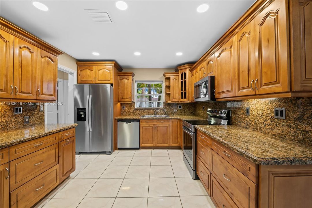 Recently Rented: $4,800 (5 beds, 3 baths, 1920 Square Feet)