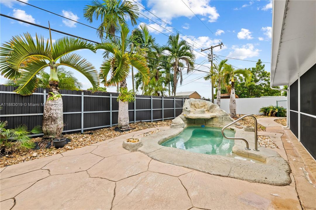 Recently Rented: $4,800 (5 beds, 3 baths, 1920 Square Feet)