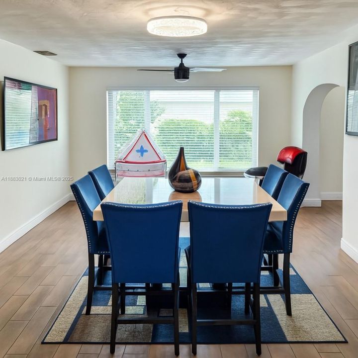 For Sale: $425,000 (4 beds, 2 baths, 1516 Square Feet)