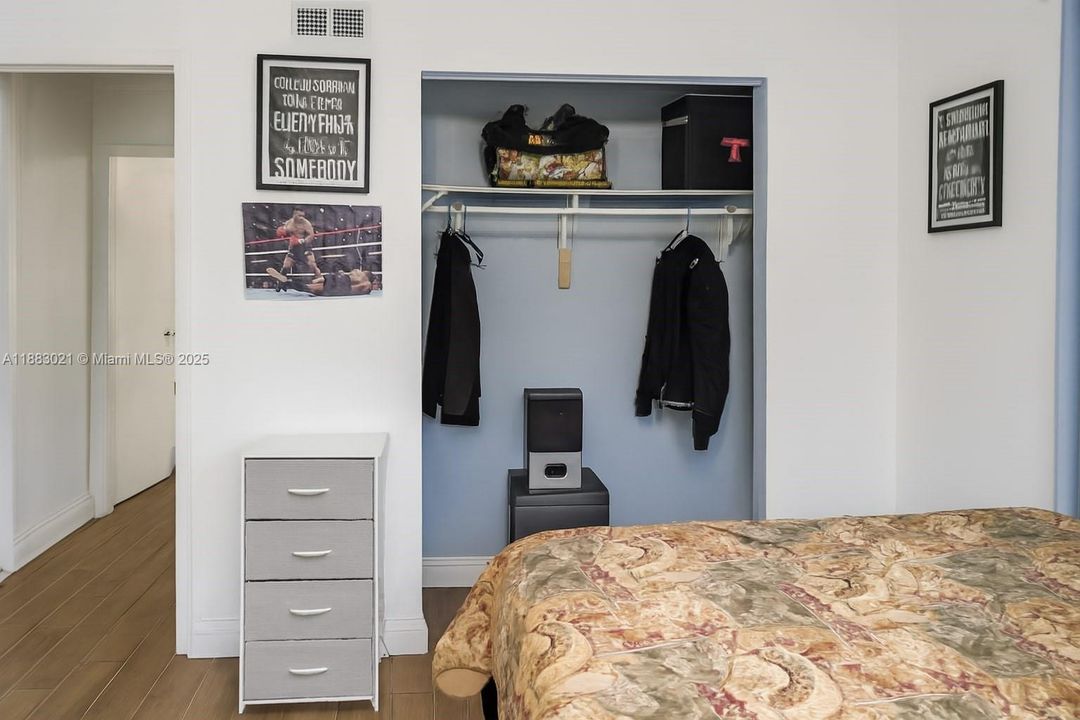 For Sale: $425,000 (4 beds, 2 baths, 1516 Square Feet)