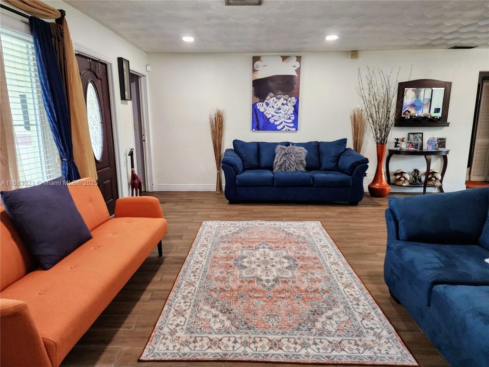 For Sale: $425,000 (4 beds, 2 baths, 1516 Square Feet)