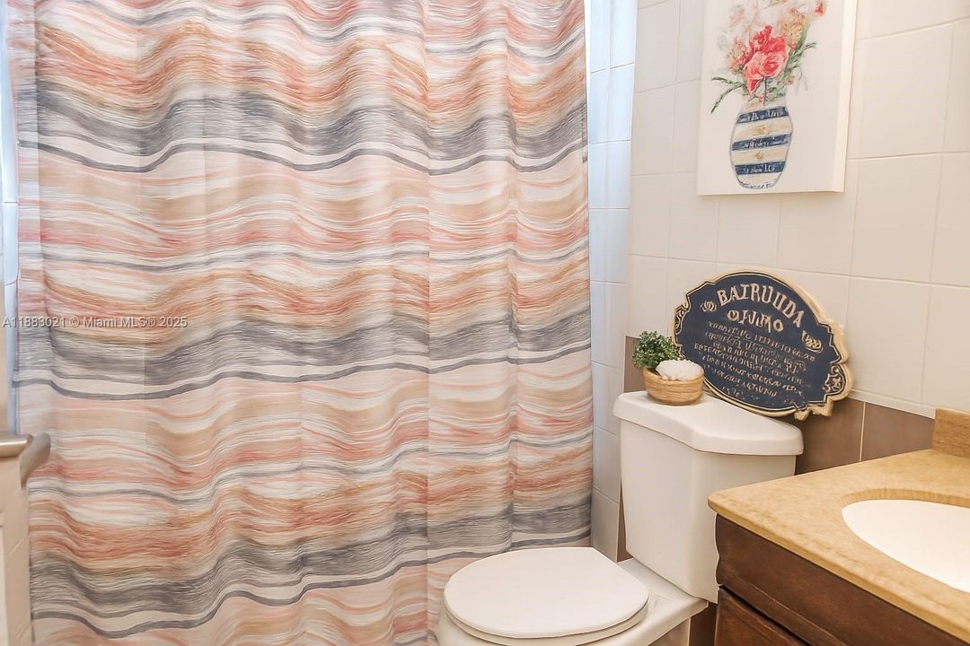 For Sale: $425,000 (4 beds, 2 baths, 1516 Square Feet)