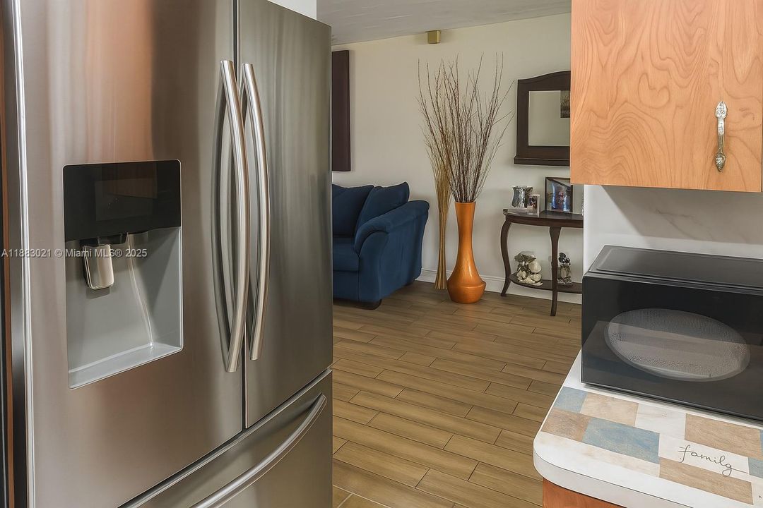 For Sale: $425,000 (4 beds, 2 baths, 1516 Square Feet)