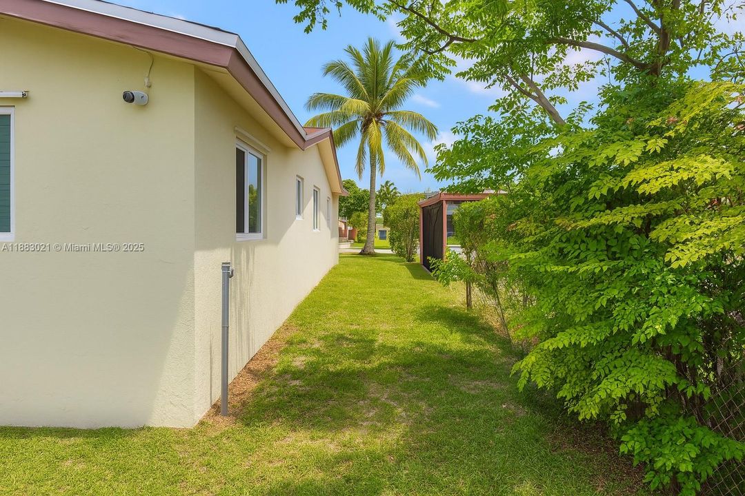 For Sale: $425,000 (4 beds, 2 baths, 1516 Square Feet)