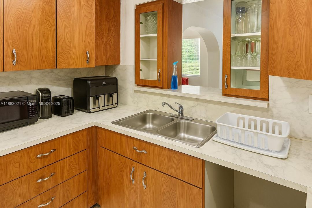 For Sale: $425,000 (4 beds, 2 baths, 1516 Square Feet)