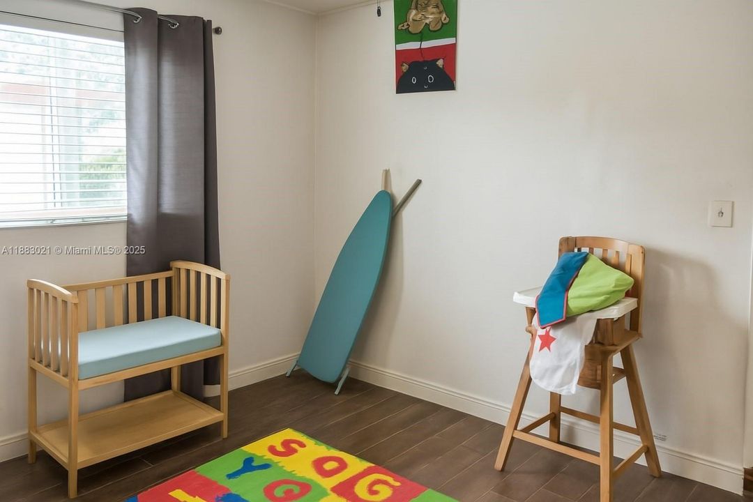 For Sale: $425,000 (4 beds, 2 baths, 1516 Square Feet)