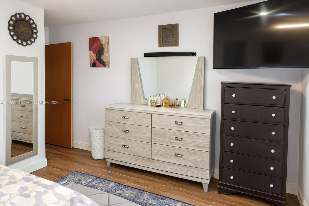 For Sale: $425,000 (4 beds, 2 baths, 1516 Square Feet)