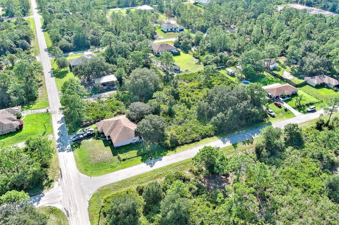 На продажу: $38,000 (0.50 acres)