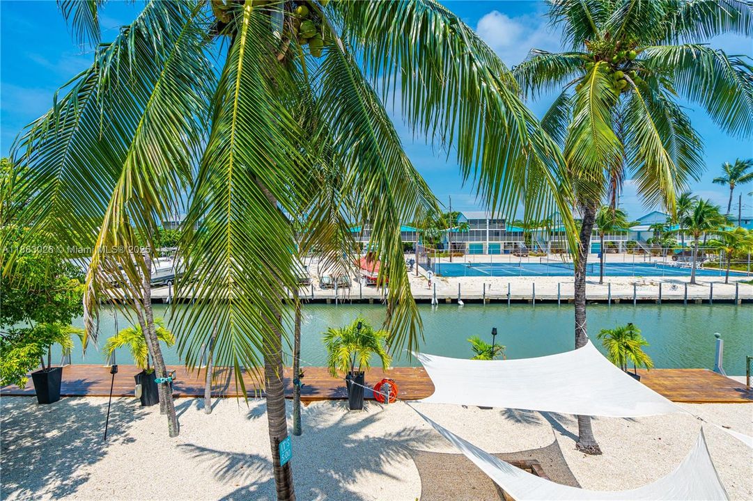 For Sale: $1,499,999 (3 beds, 3 baths, 1786 Square Feet)