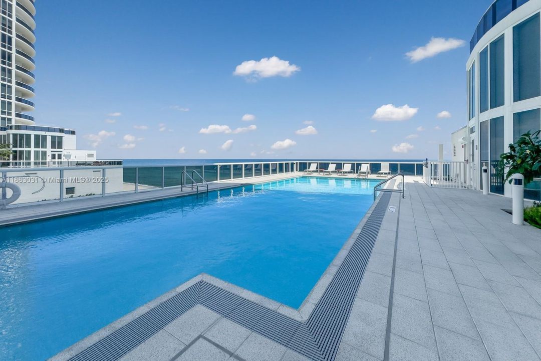 Active With Contract: $1,799,000 (3 beds, 3 baths, 2084 Square Feet)