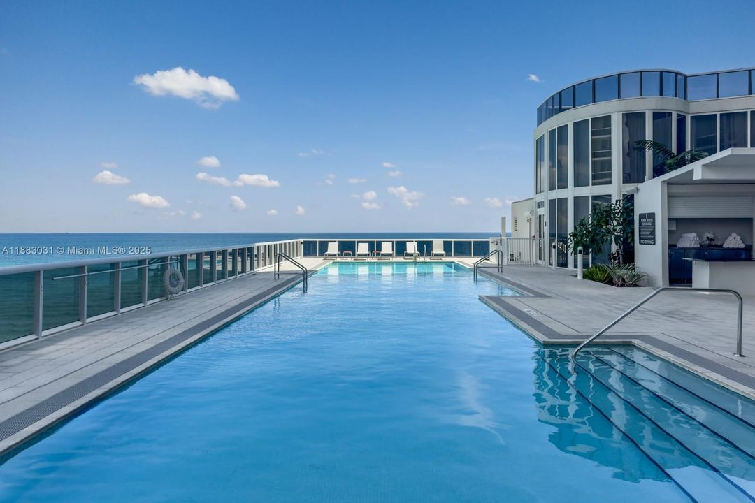 Active With Contract: $1,799,000 (3 beds, 3 baths, 2084 Square Feet)