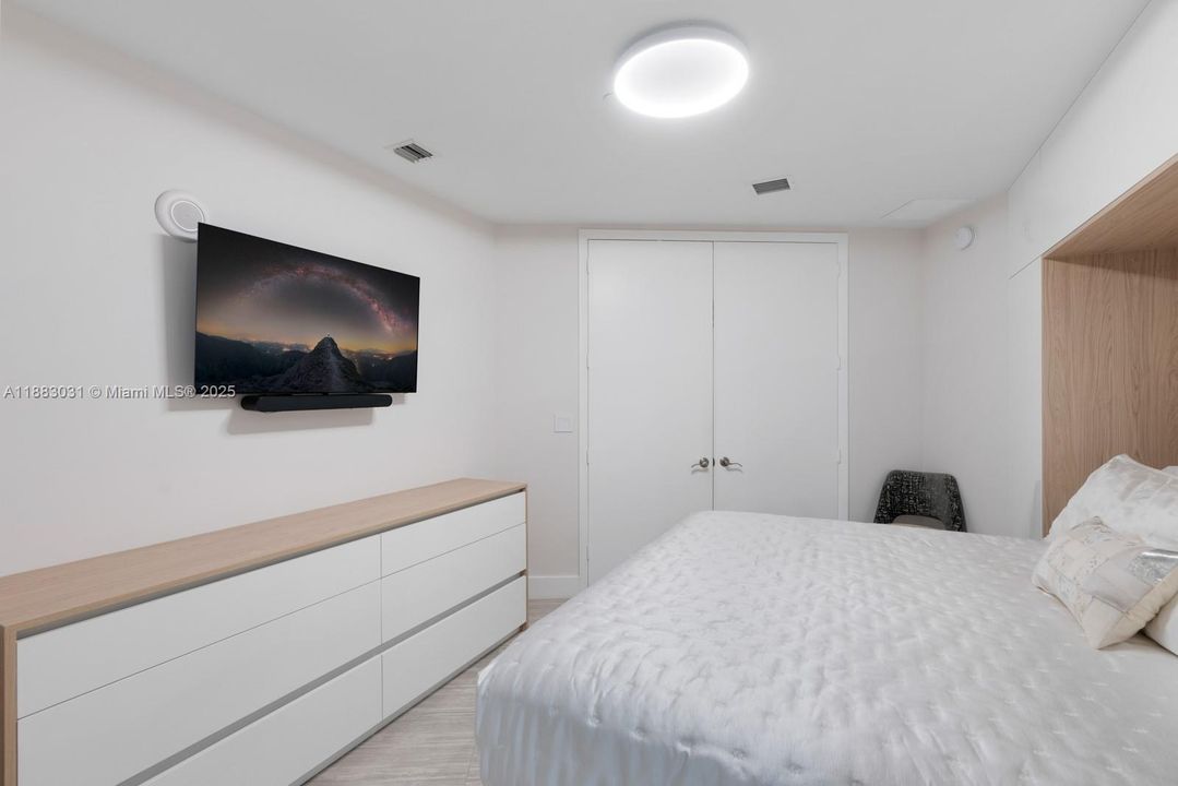 Active With Contract: $1,799,000 (3 beds, 3 baths, 2084 Square Feet)