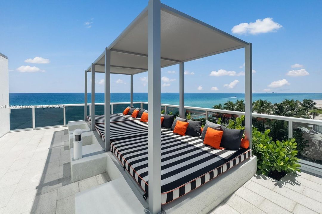 Active With Contract: $1,799,000 (3 beds, 3 baths, 2084 Square Feet)