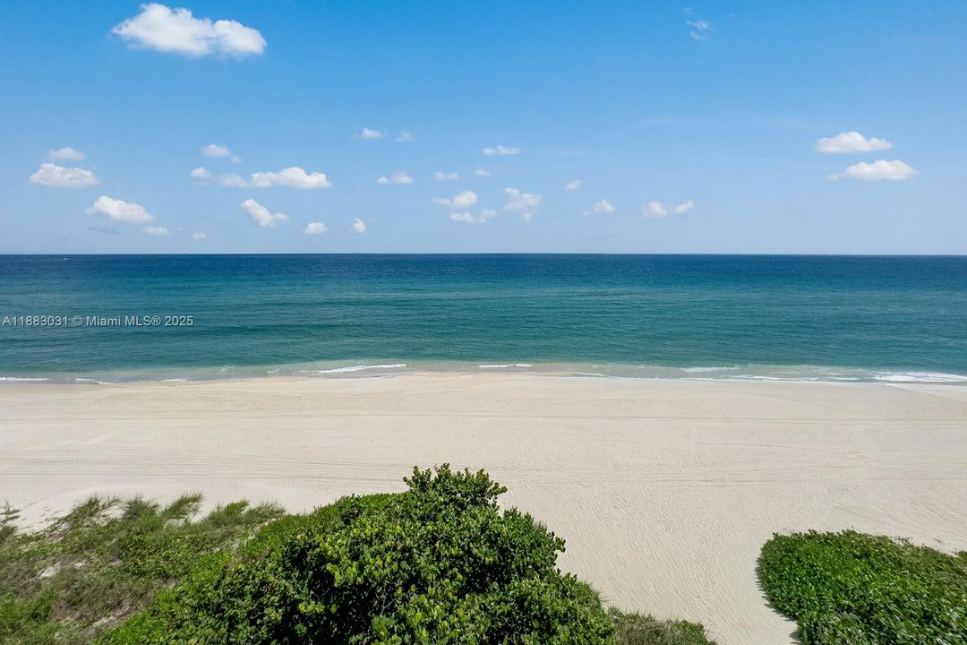 Active With Contract: $1,799,000 (3 beds, 3 baths, 2084 Square Feet)