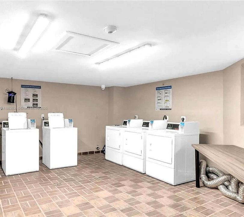 最近租的: $2,200 (2 贝兹, 2 浴室, 965 平方英尺)