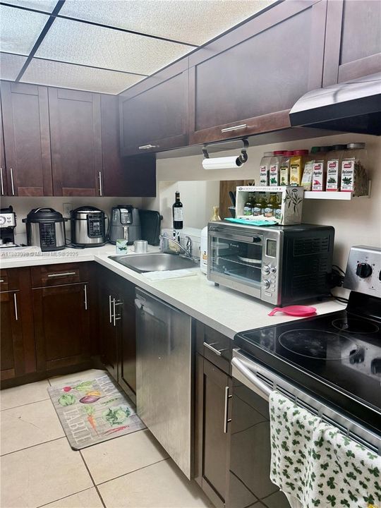 最近租的: $2,200 (2 贝兹, 2 浴室, 965 平方英尺)