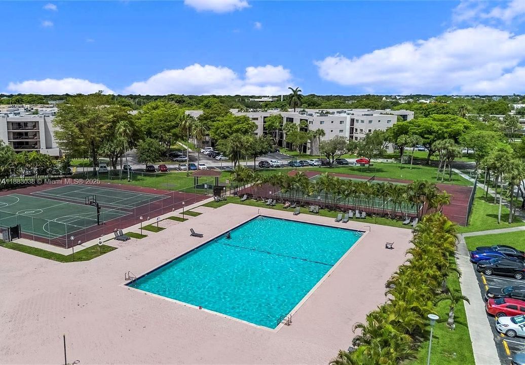 最近租的: $2,200 (2 贝兹, 2 浴室, 965 平方英尺)