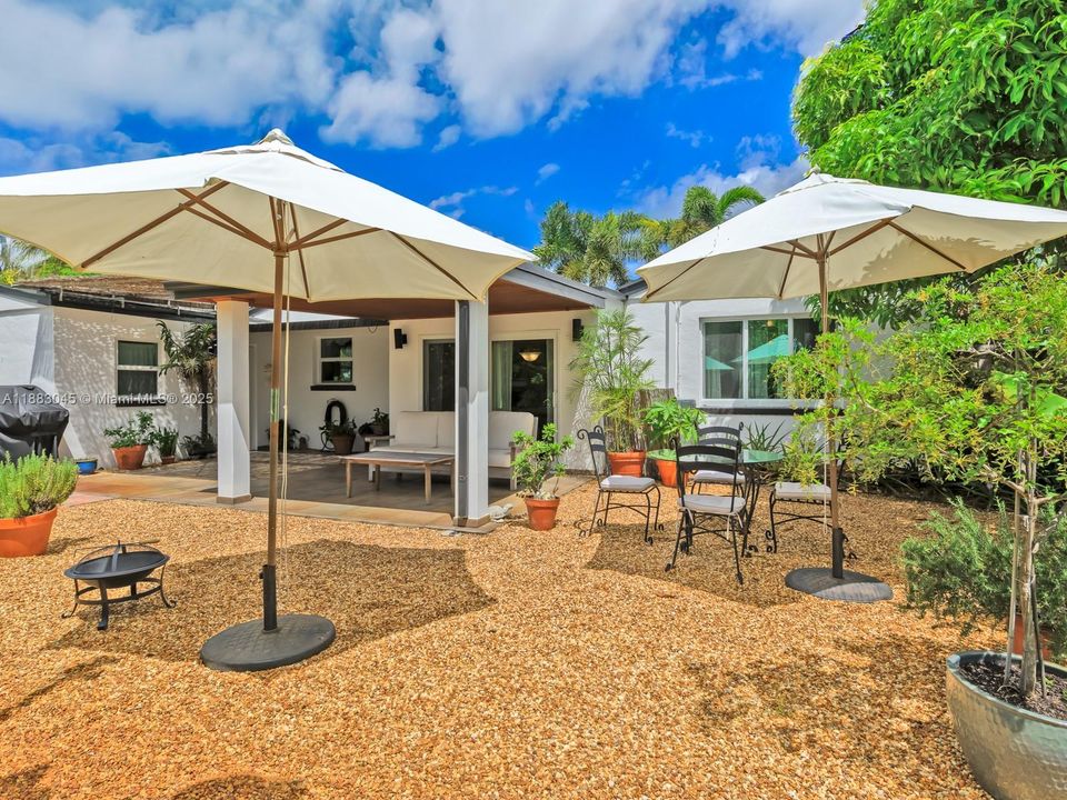 合同活跃: $1,675,000 (3 贝兹, 2 浴室, 1324 平方英尺)